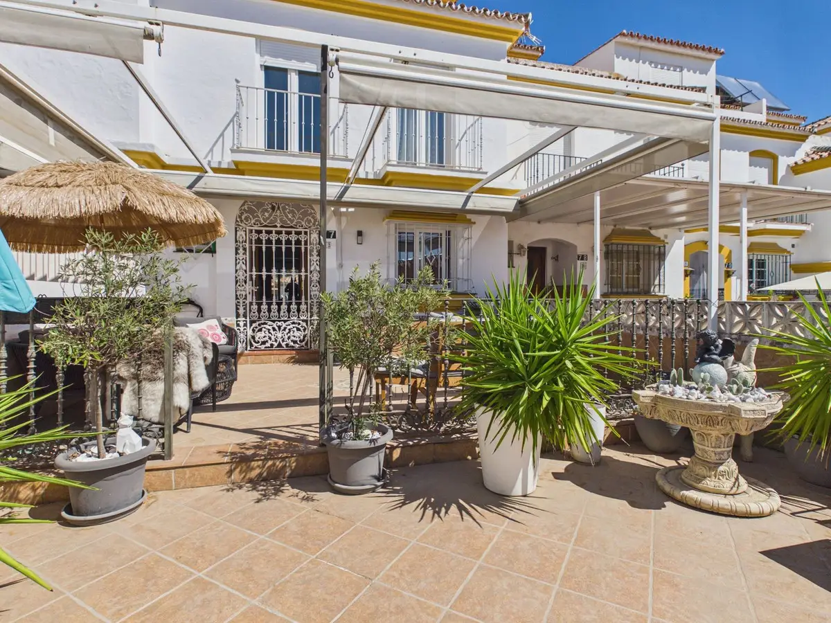 Townhouse for sale in Estepona — photo 1