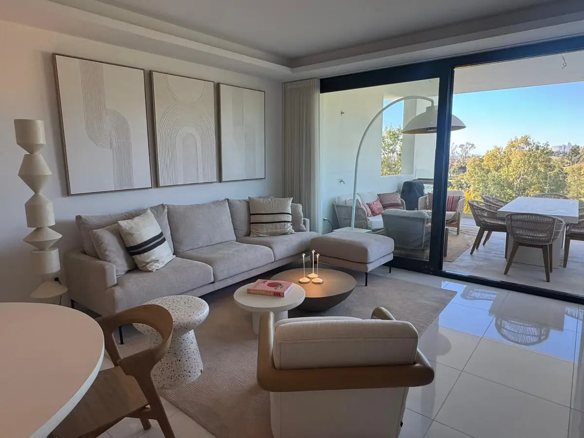 Middle Floor Apartment for sale in Benahavís — photo 1