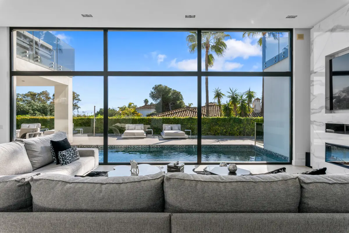 Detached Villa for sale in Los Monteros — photo 1