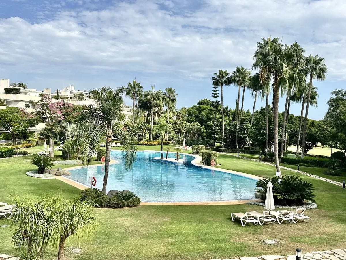 Middle Floor Apartment for sale in Marbella — photo 1