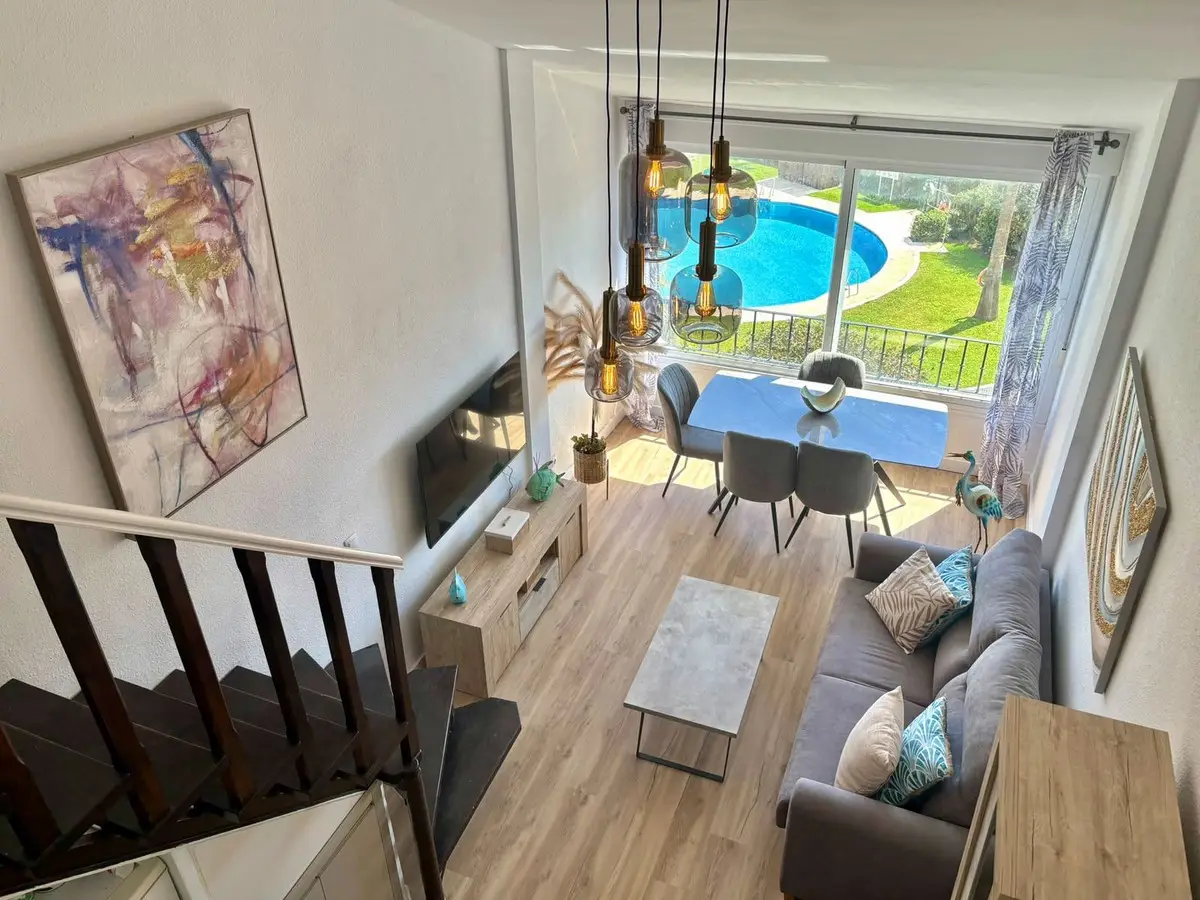 Middle Floor Apartment for sale in Calahonda — photo 1
