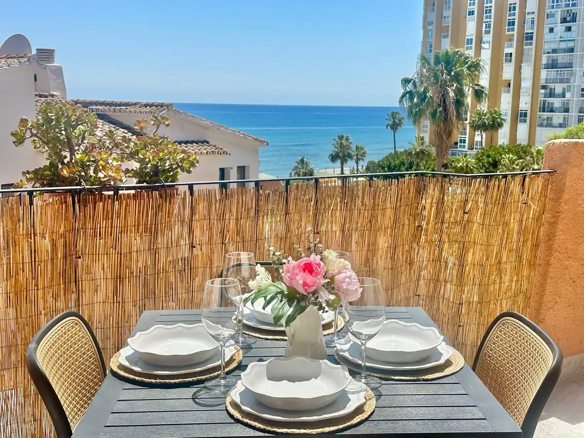 Middle Floor Apartment for sale in Calahonda — photo 1