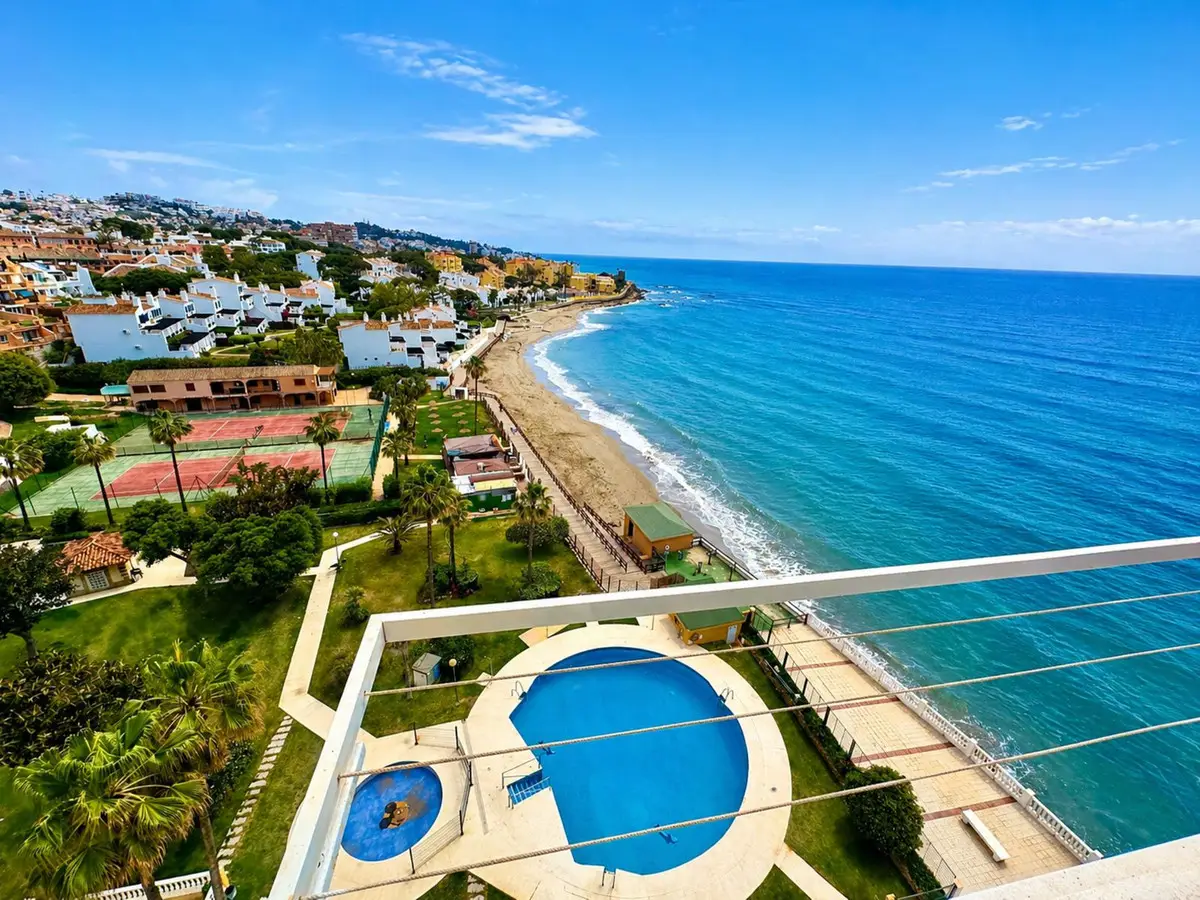 Middle Floor Studio for sale in Calahonda — photo 1
