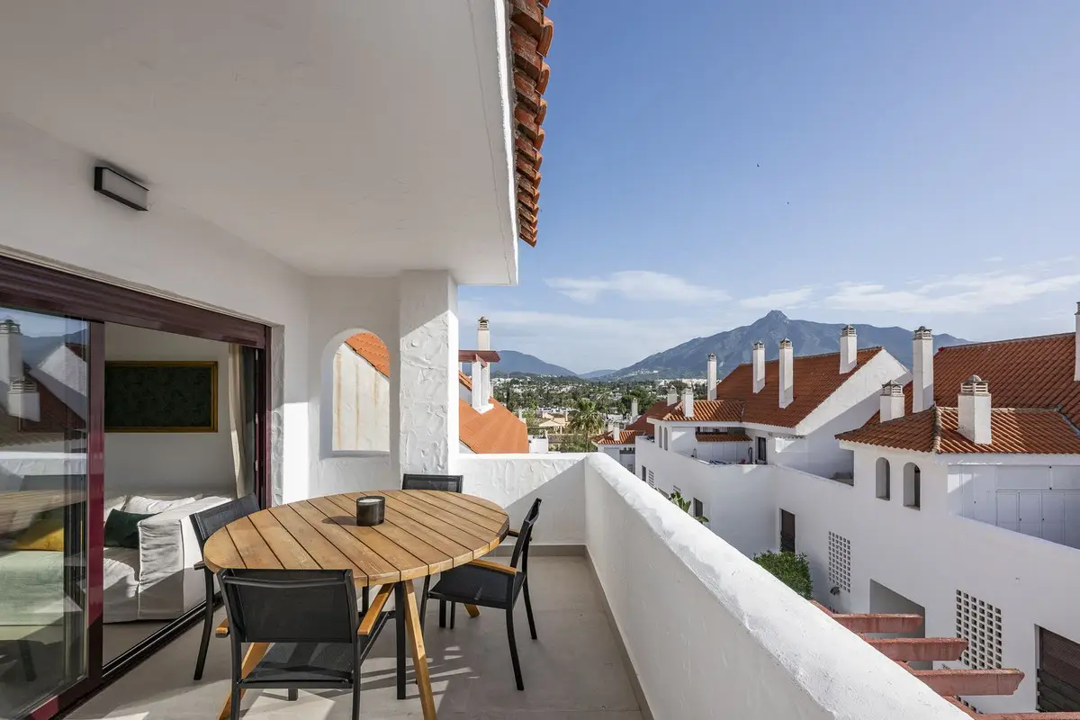 Middle Floor Apartment for sale in Nueva Andalucía — photo 1