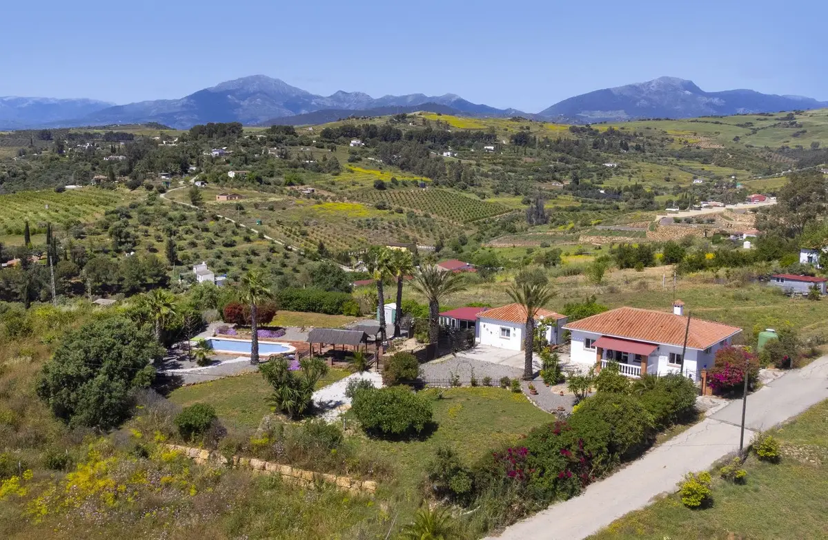 Finca - Cortijo for sale in Pizarra — photo 1