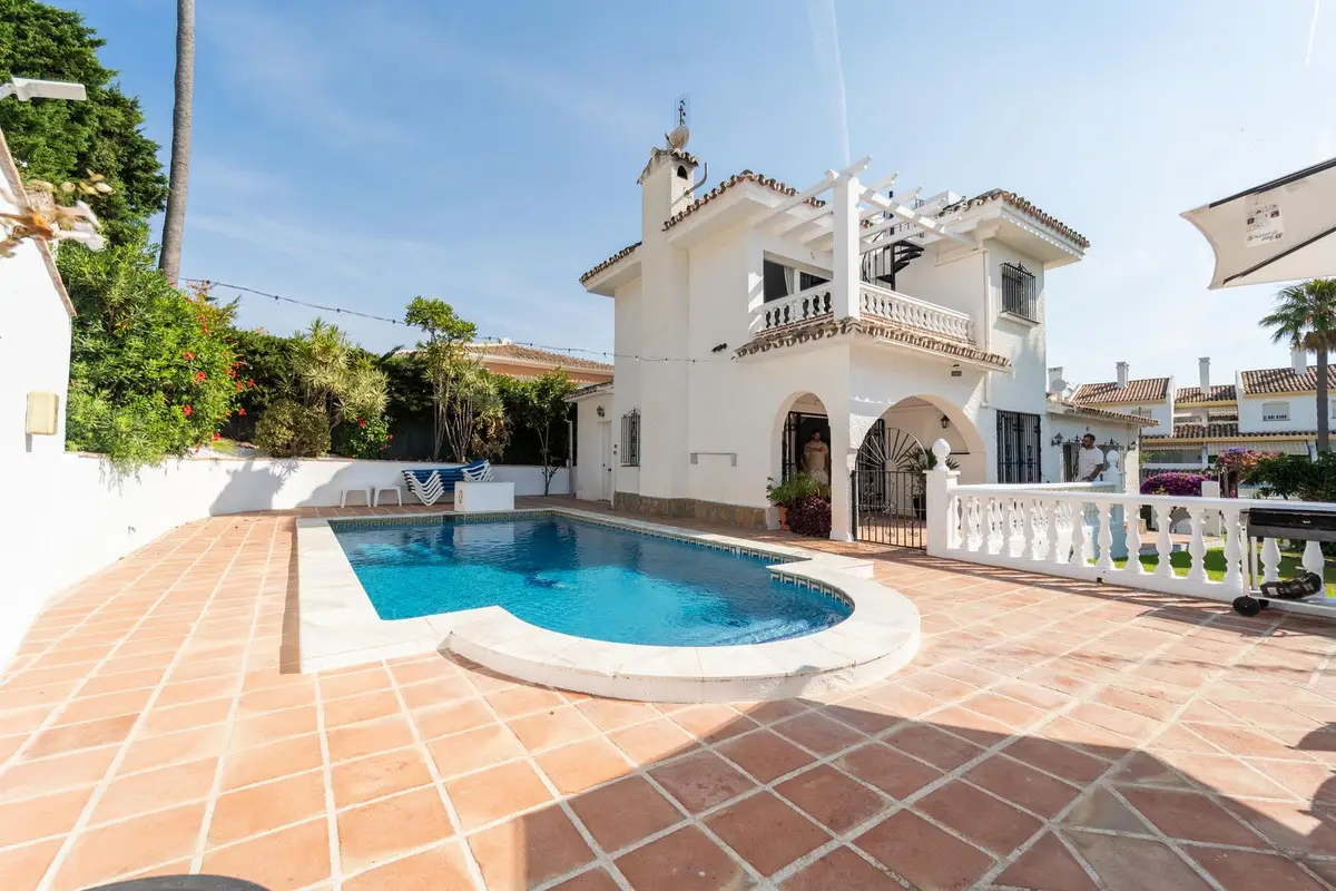 Detached Villa for sale in Calahonda — photo 1