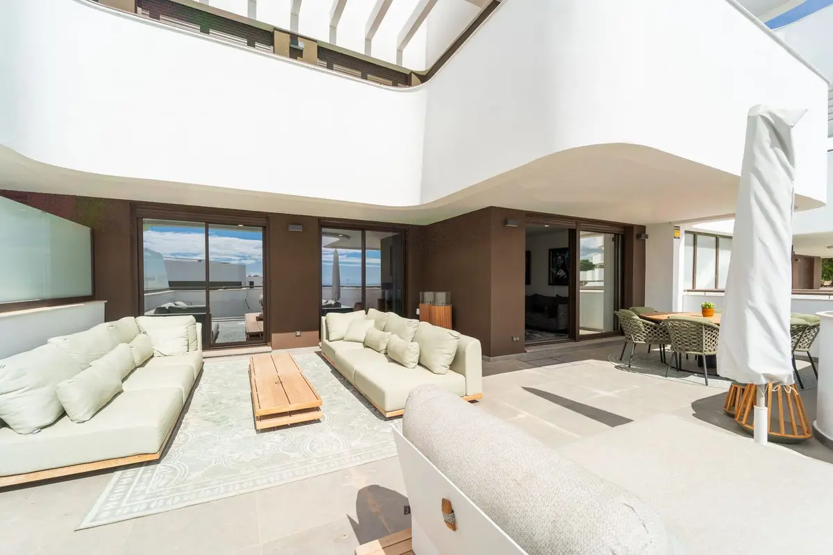 Middle Floor Apartment for sale in Estepona — photo 1
