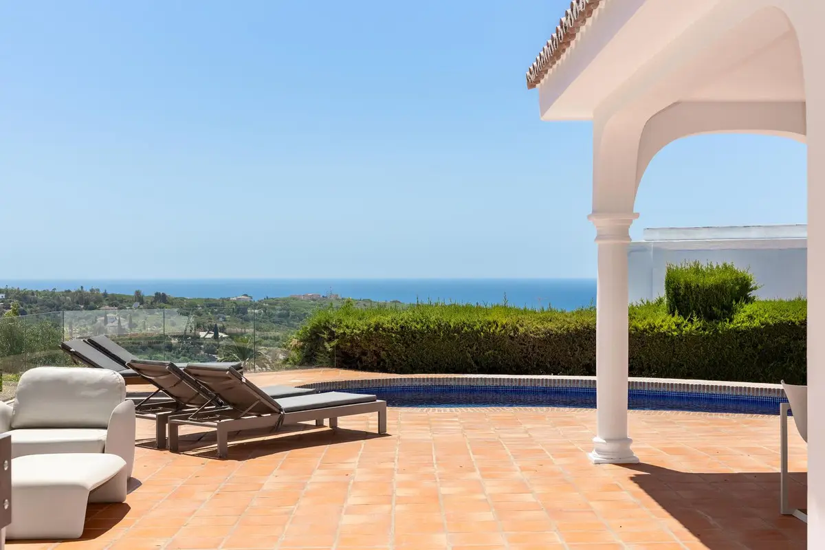 Detached Villa for sale in Elviria — photo 1