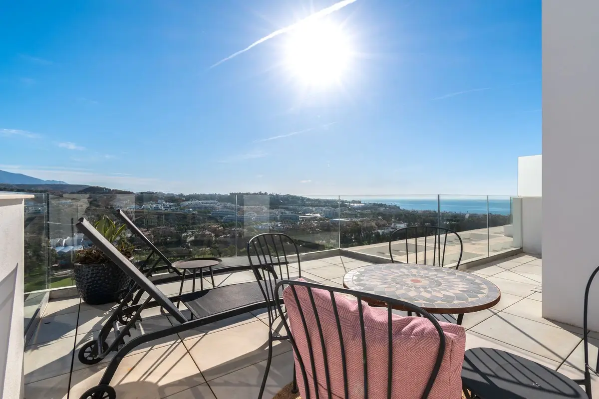 Middle Floor Apartment for sale in La Cala de Mijas — photo 1