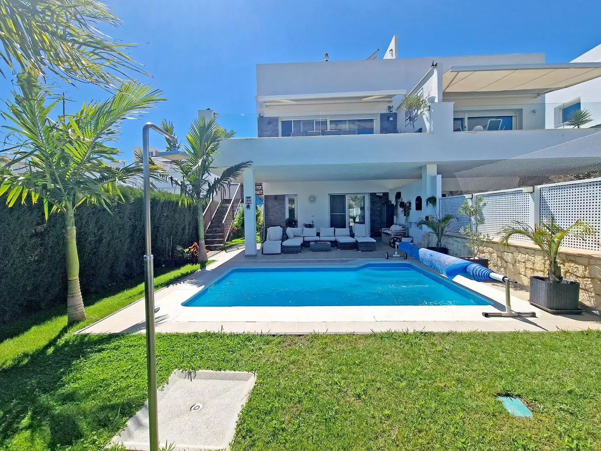 Semi-Detached House for sale in Riviera del Sol — photo 1