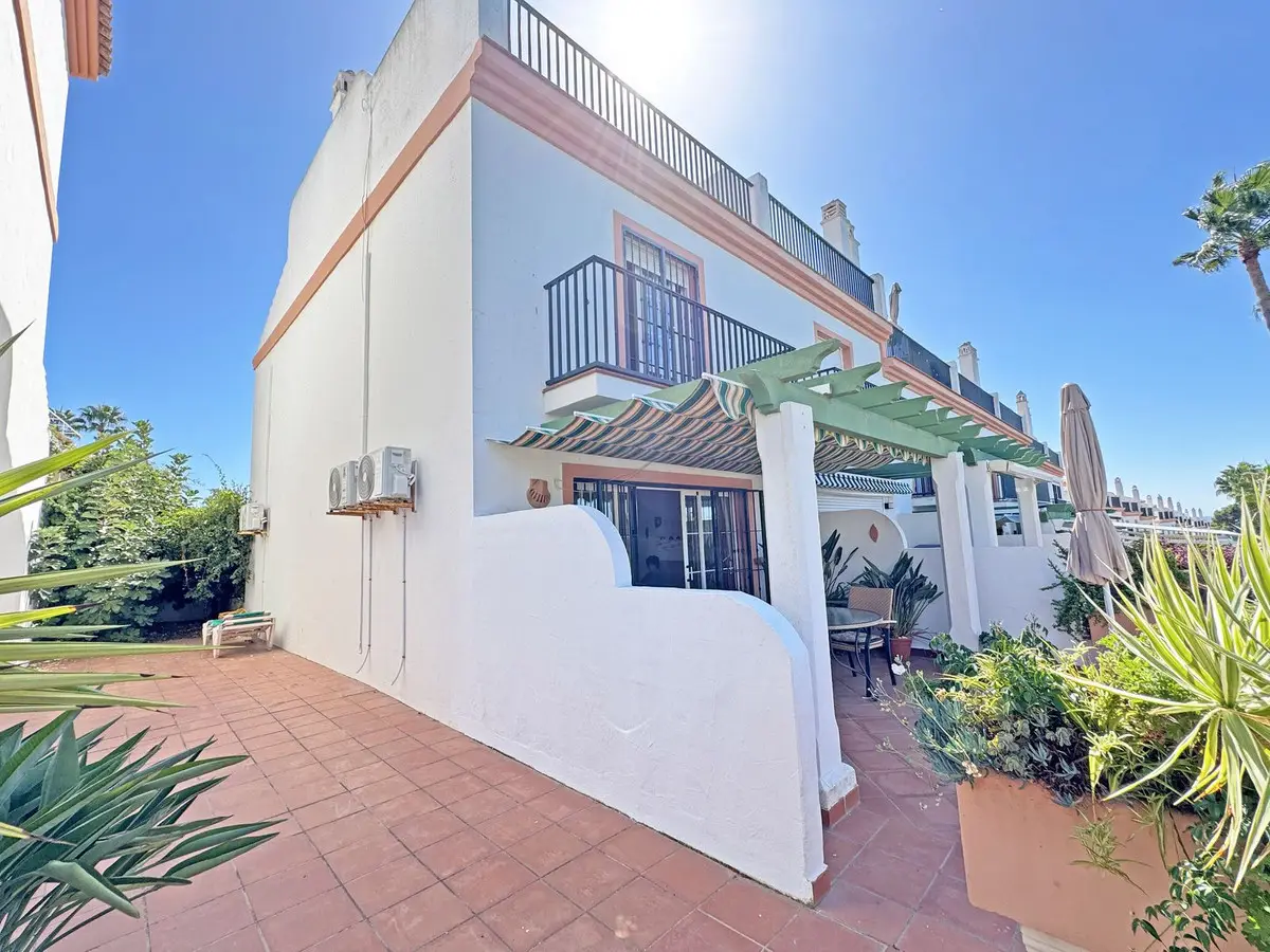Townhouse for sale in Cabopino — photo 1