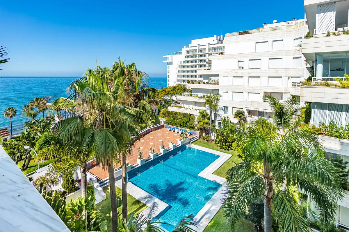 Middle Floor Apartment for sale in Marbella — photo 1