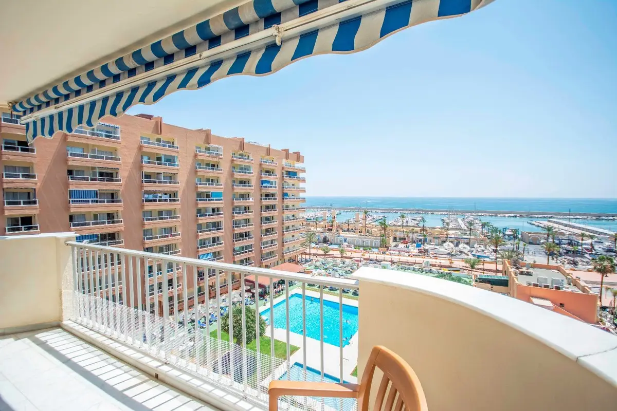 Middle Floor Apartment for sale in Fuengirola — photo 1