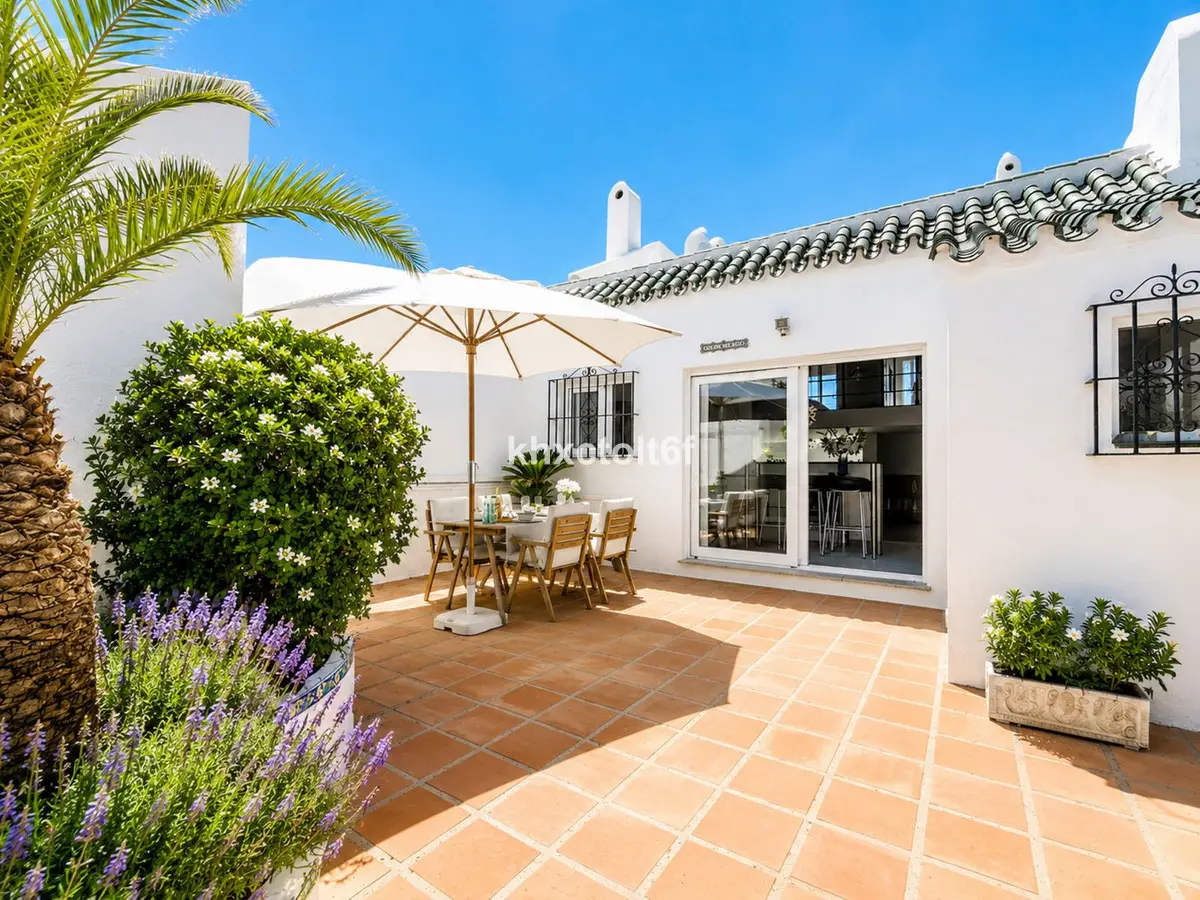 Townhouse for sale in Marbella — photo 1