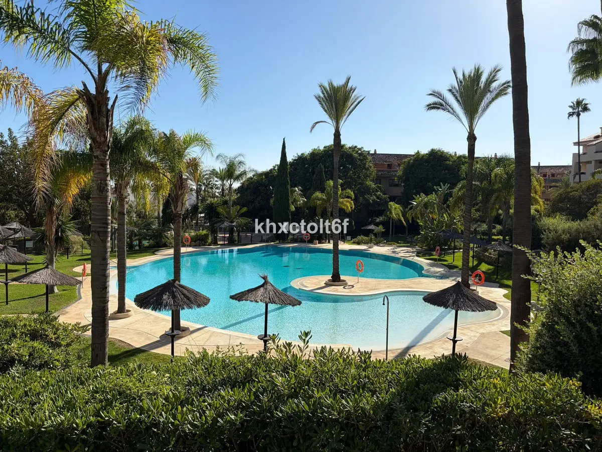 Middle Floor Apartment for sale in Marbella — photo 1