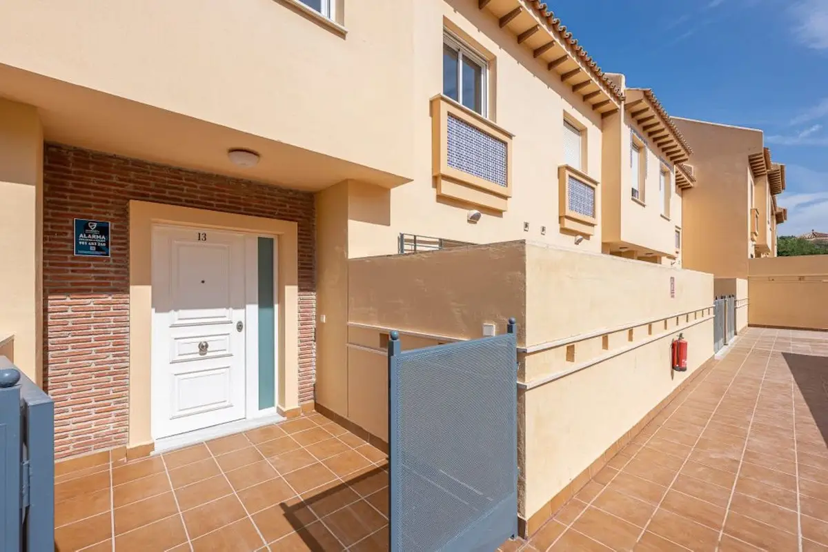 Semi-Detached House for sale in Calahonda — photo 1