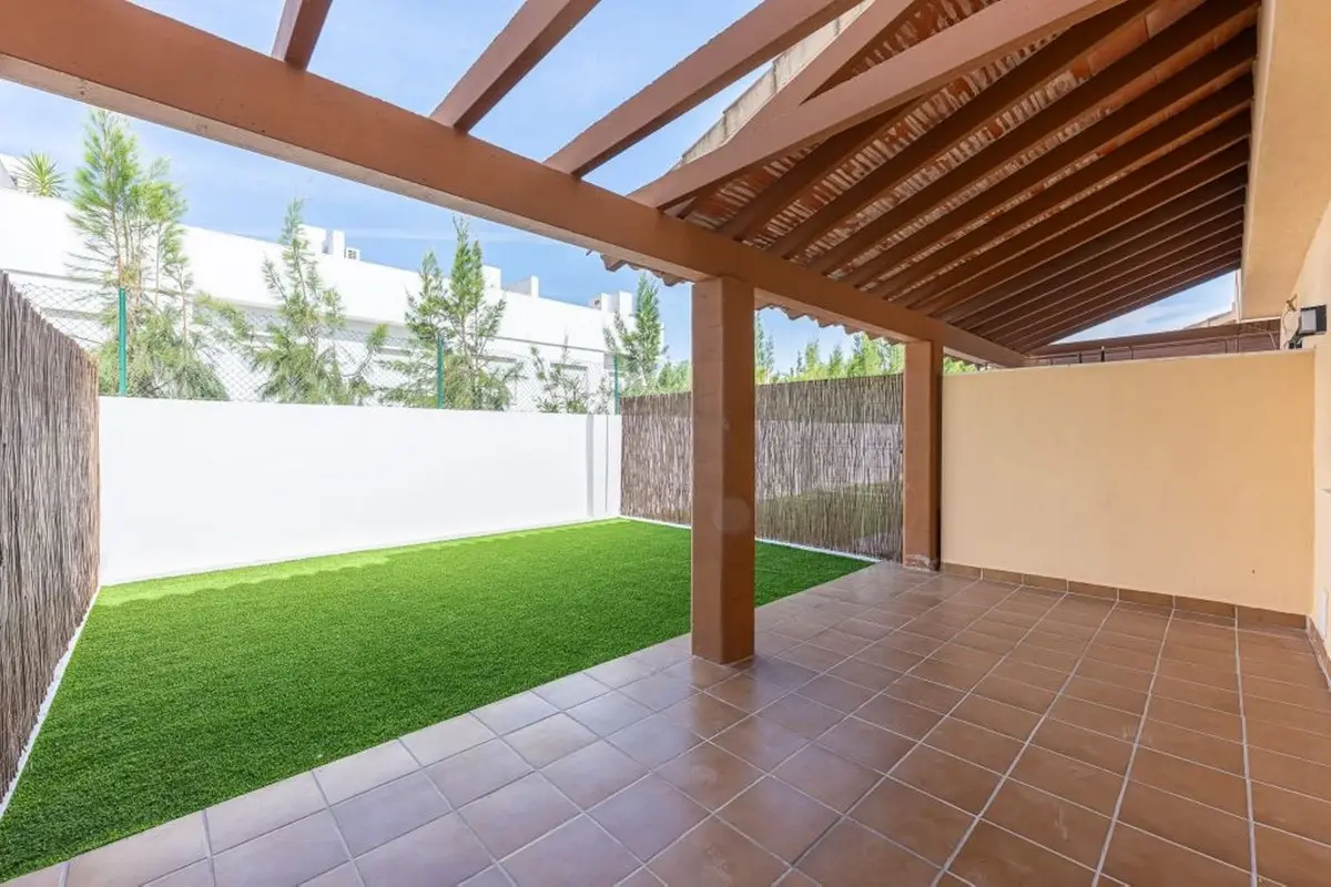 Semi-Detached House for sale in Calahonda — photo 1