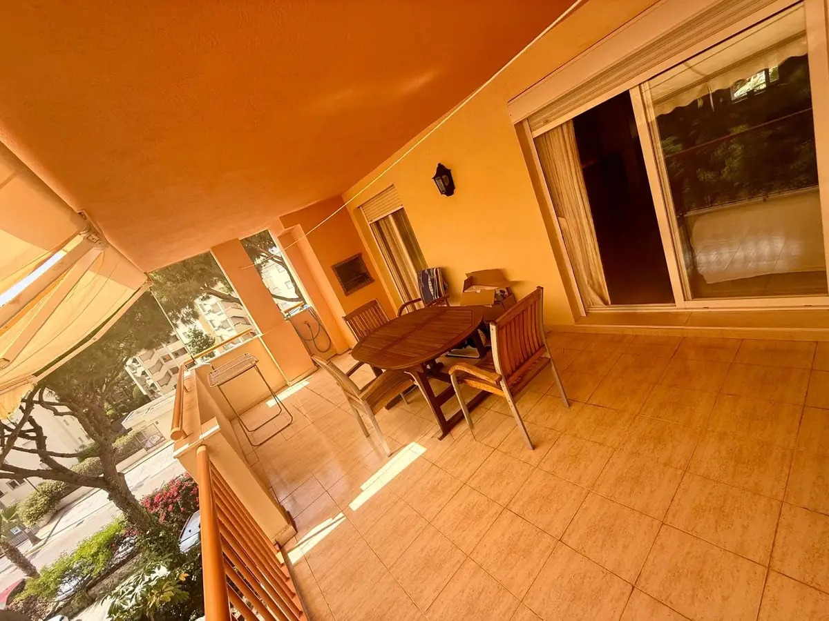 Middle Floor Apartment for sale in Calahonda — photo 1