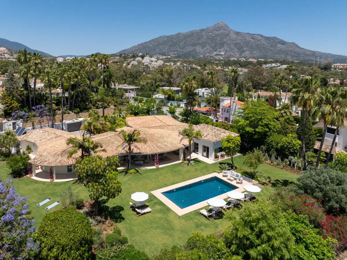 Detached Villa for sale in Nueva Andalucía — photo 1