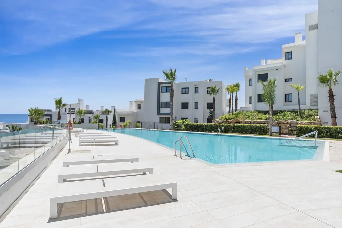 Ground Floor Apartment for sale in Estepona — photo 1