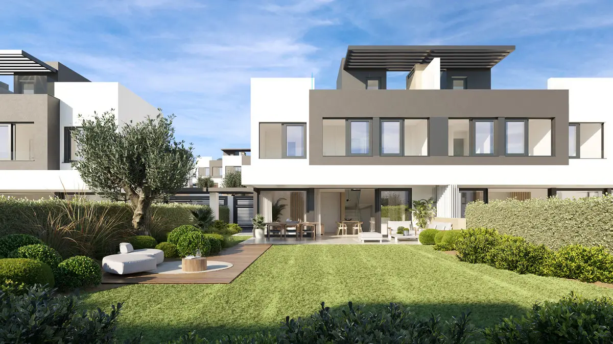 Townhouse for sale in Estepona — photo 1