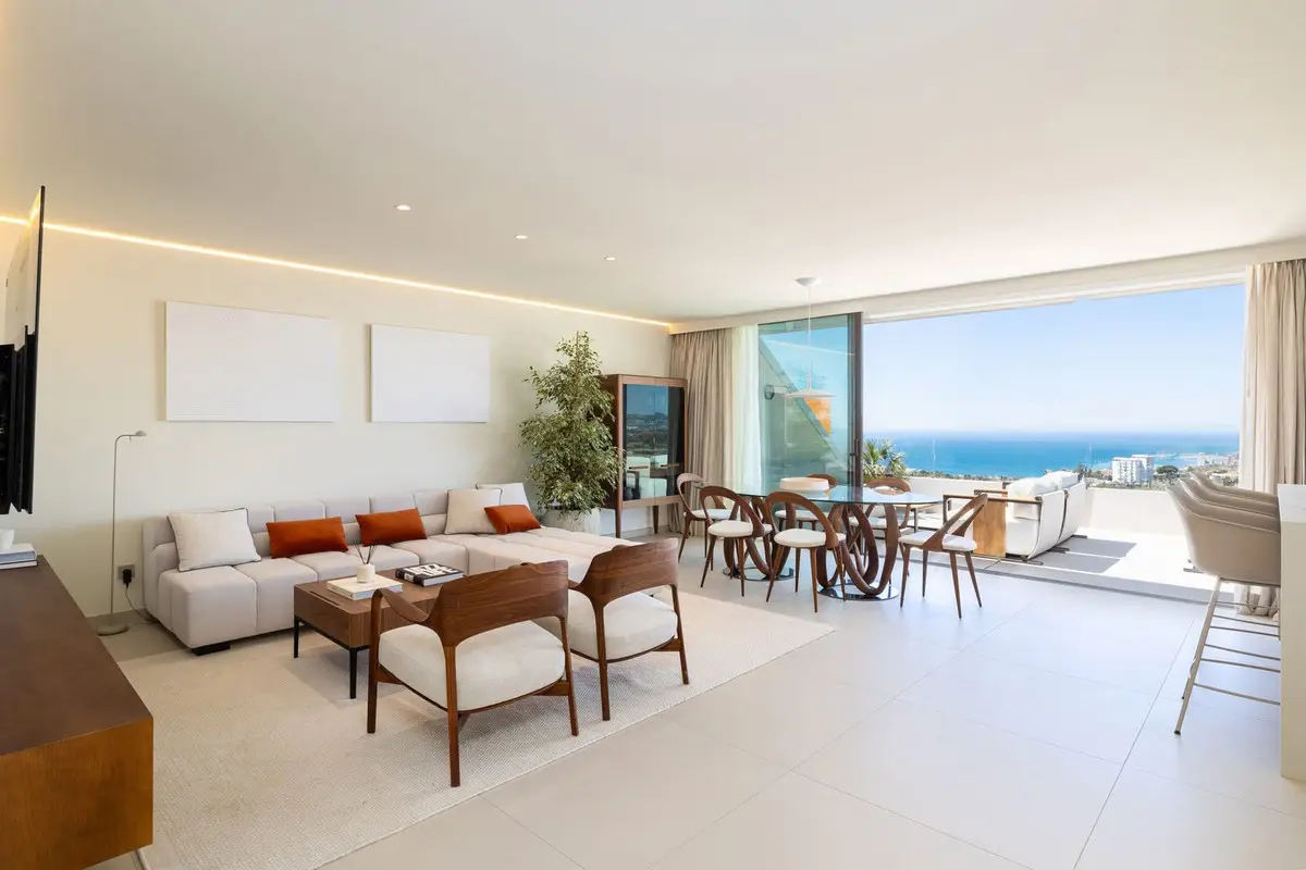 Middle Floor Apartment for sale in Fuengirola — photo 1