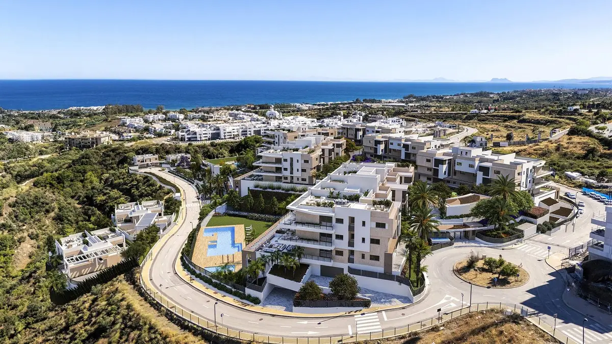 Middle Floor Apartment for sale in Estepona — photo 1