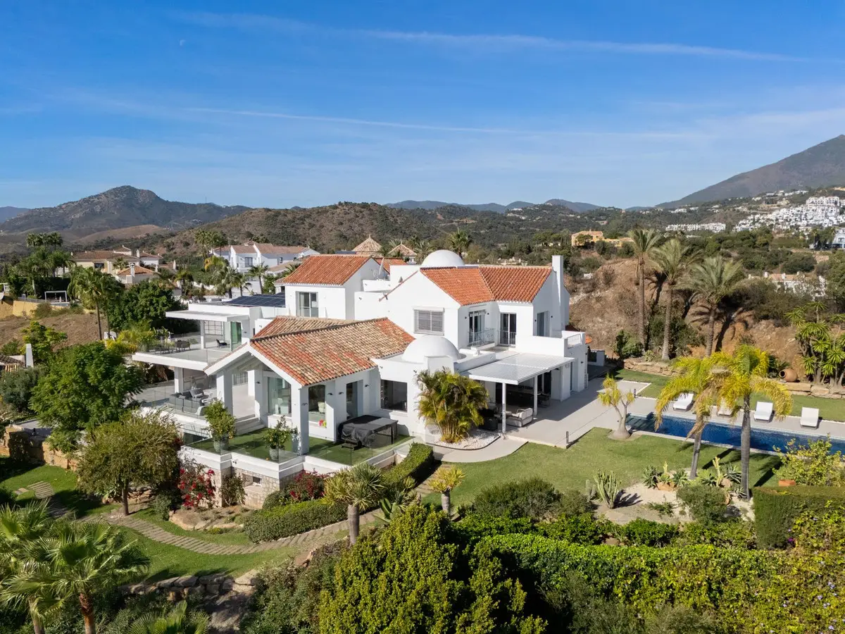 Detached Villa for sale in Benahavís — photo 1