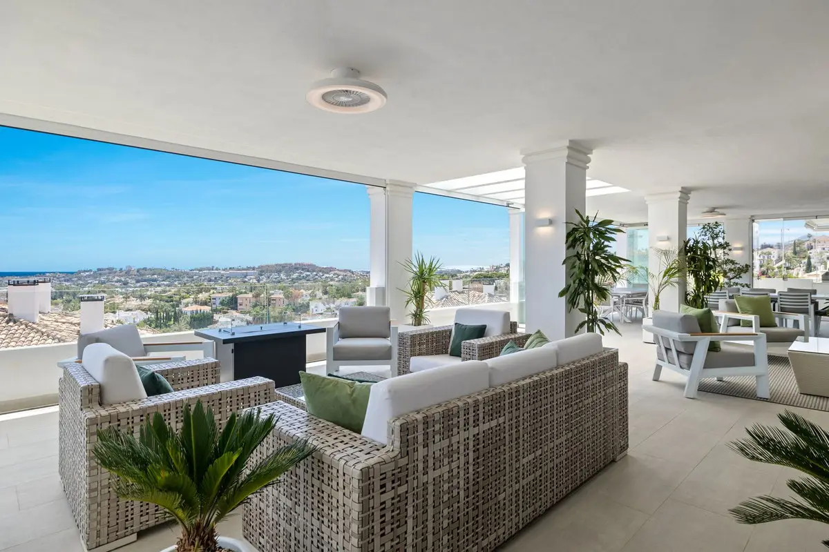 Middle Floor Apartment for sale in Nueva Andalucía — photo 1