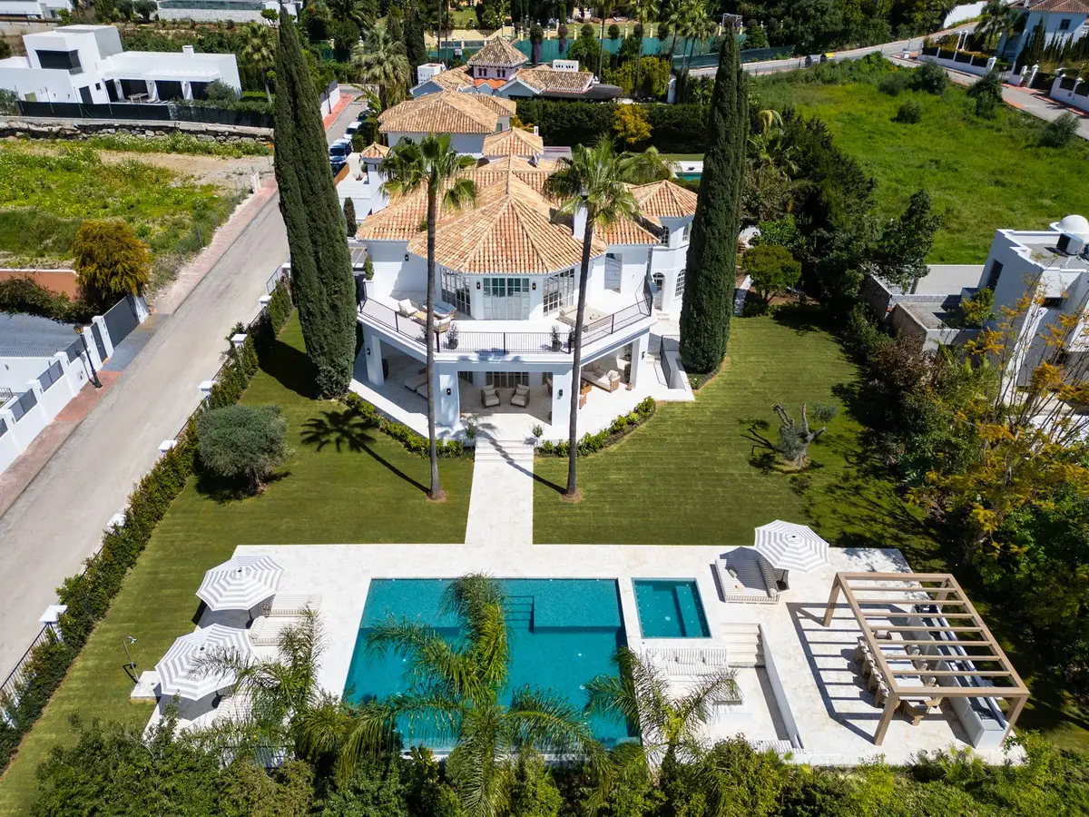 Detached Villa for sale in Nueva Andalucía — photo 1