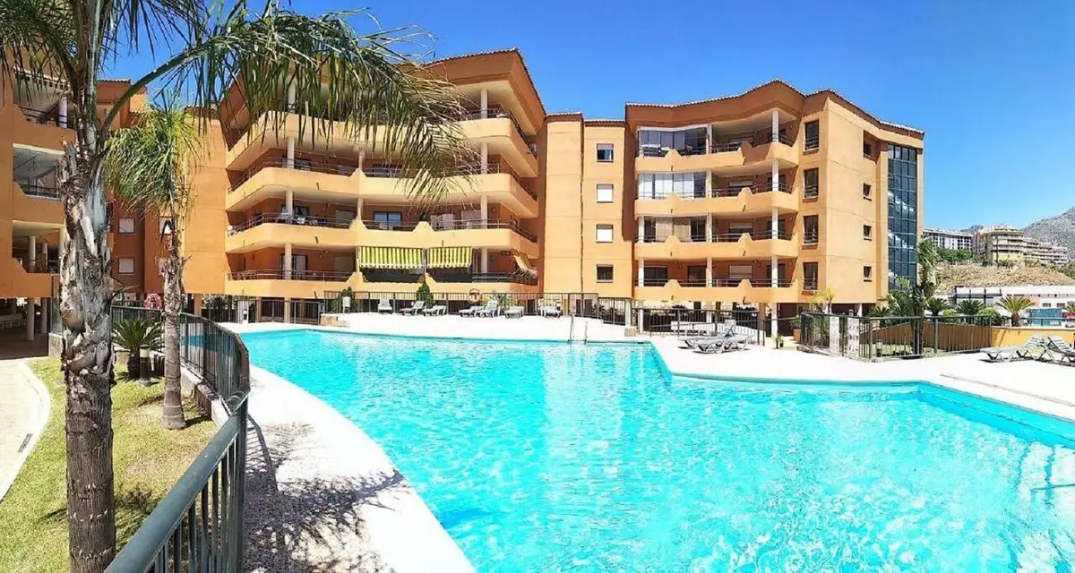 Middle Floor Apartment for sale in Fuengirola — photo 1