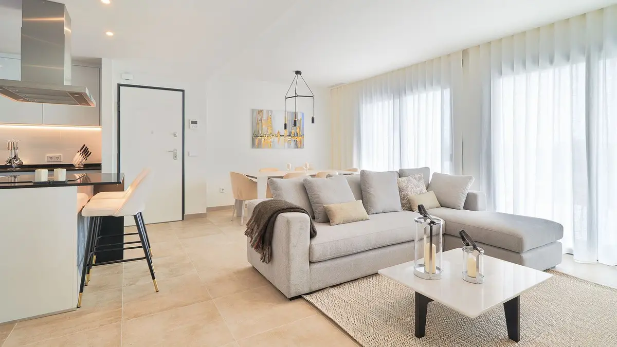 Middle Floor Apartment for sale in Estepona — photo 1