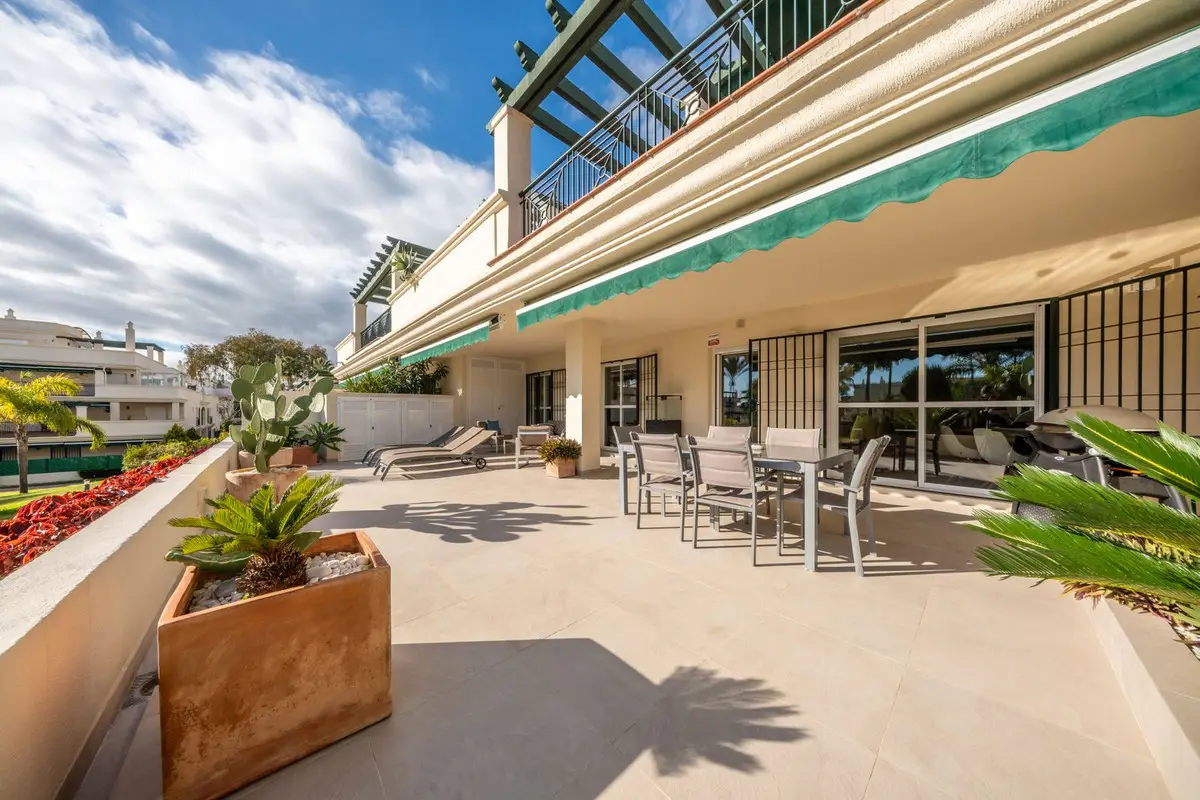 Ground Floor Apartment for sale in Marbella — photo 1