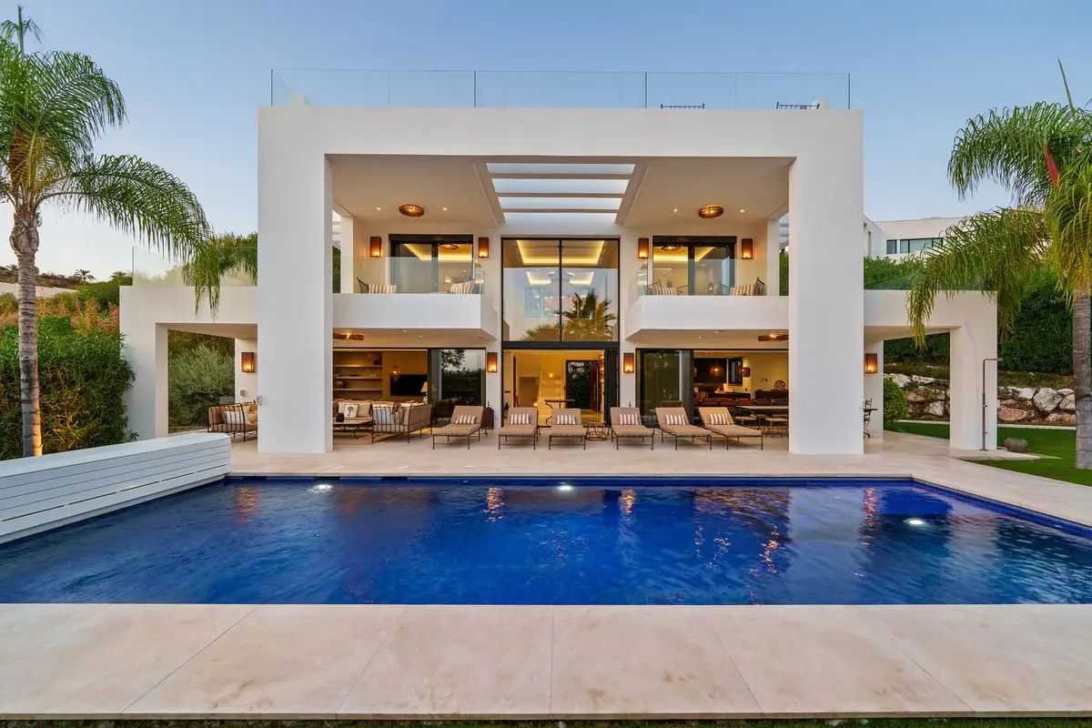 Detached Villa for sale in Nueva Andalucía — photo 1