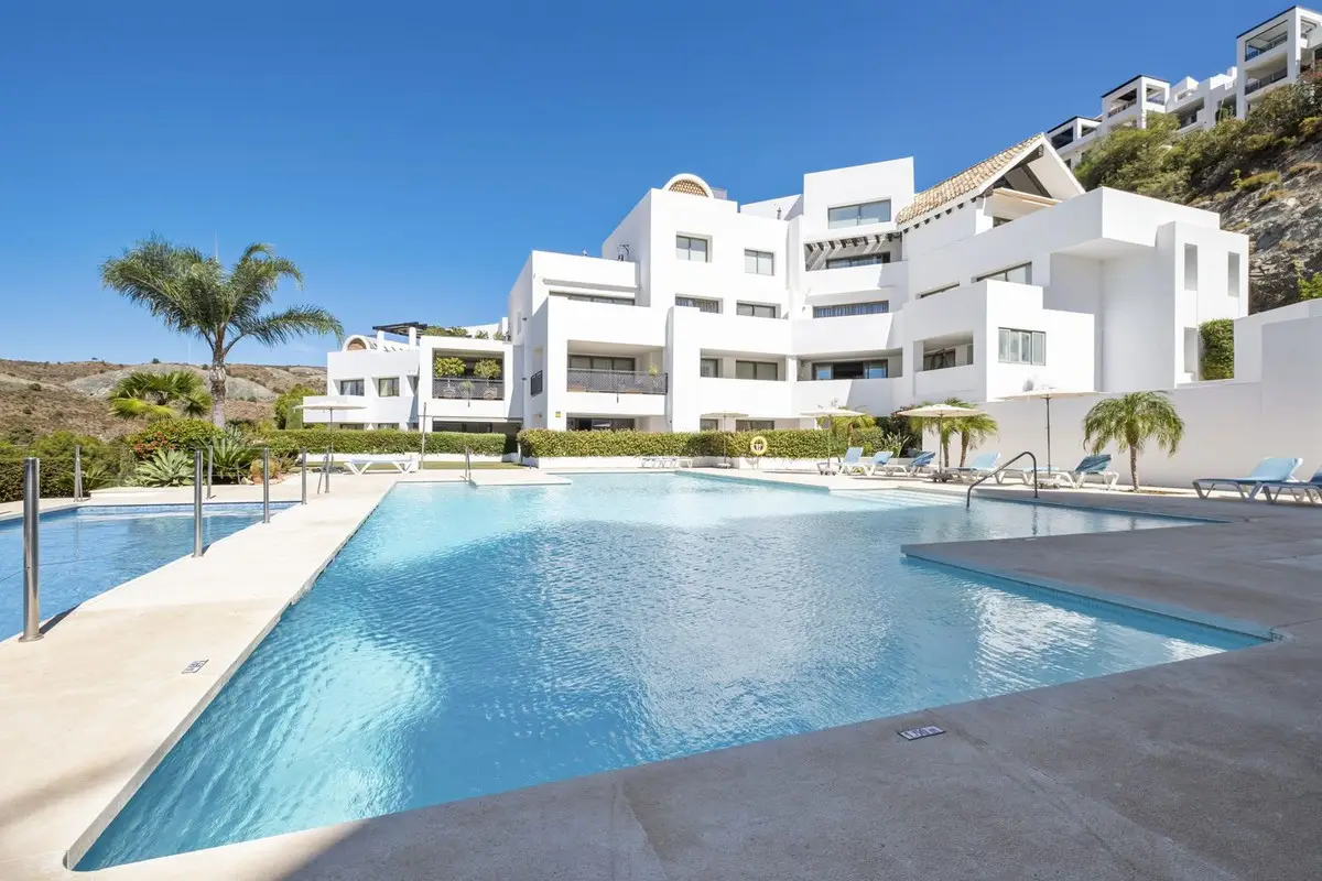 Penthouse Duplex for sale in Benahavís — photo 1
