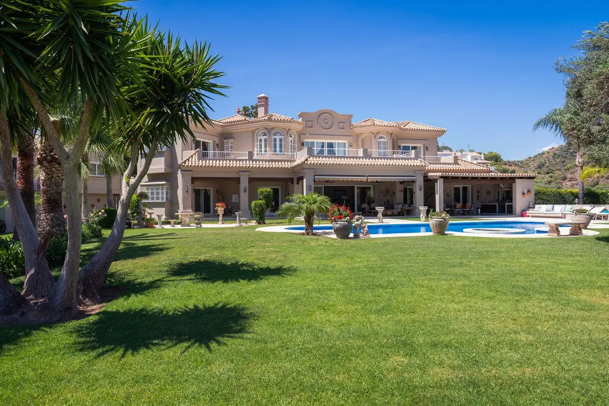 Detached Villa for sale in Marbella — photo 1