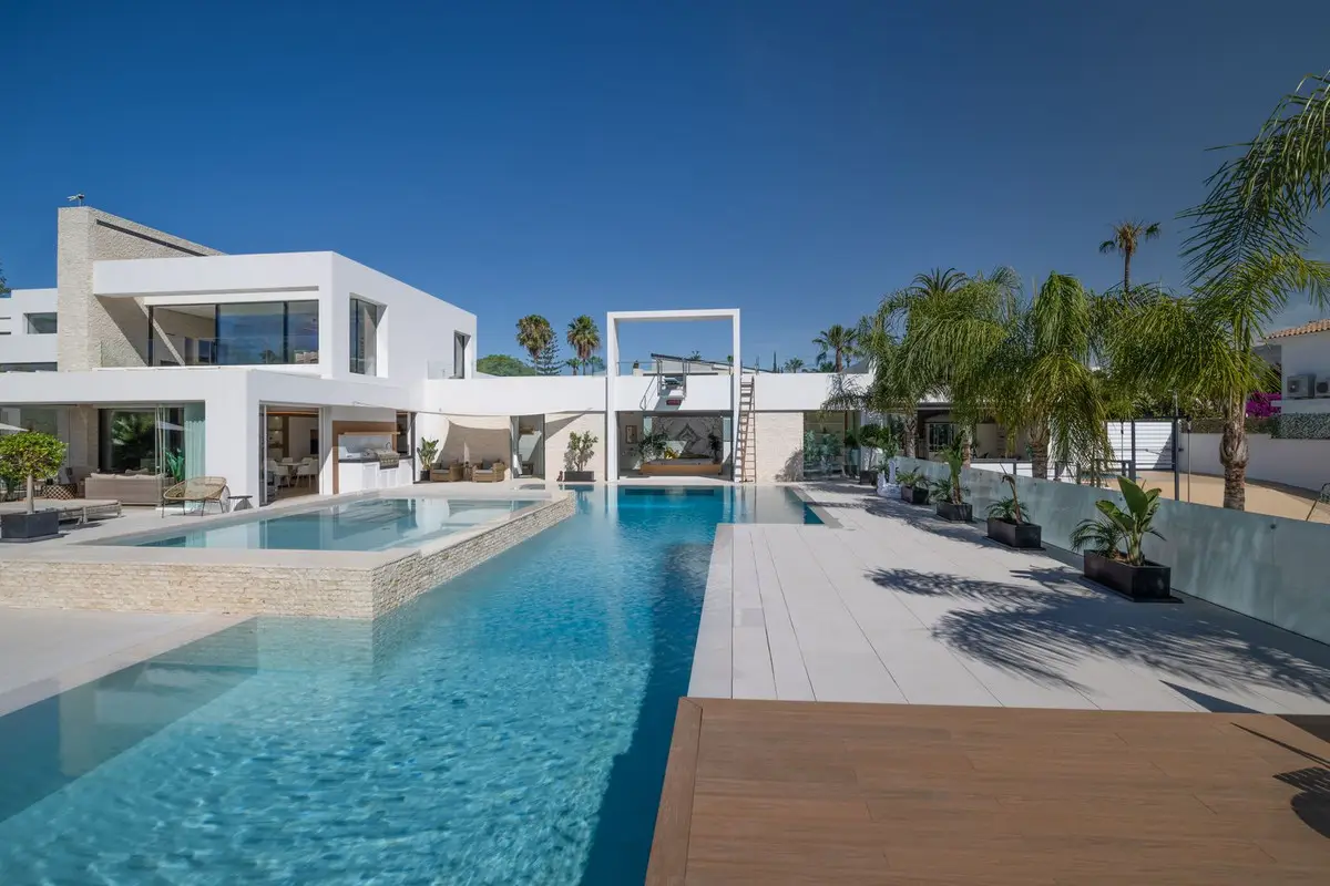 Vrijstaande villa te koop in Estepona — foto 1