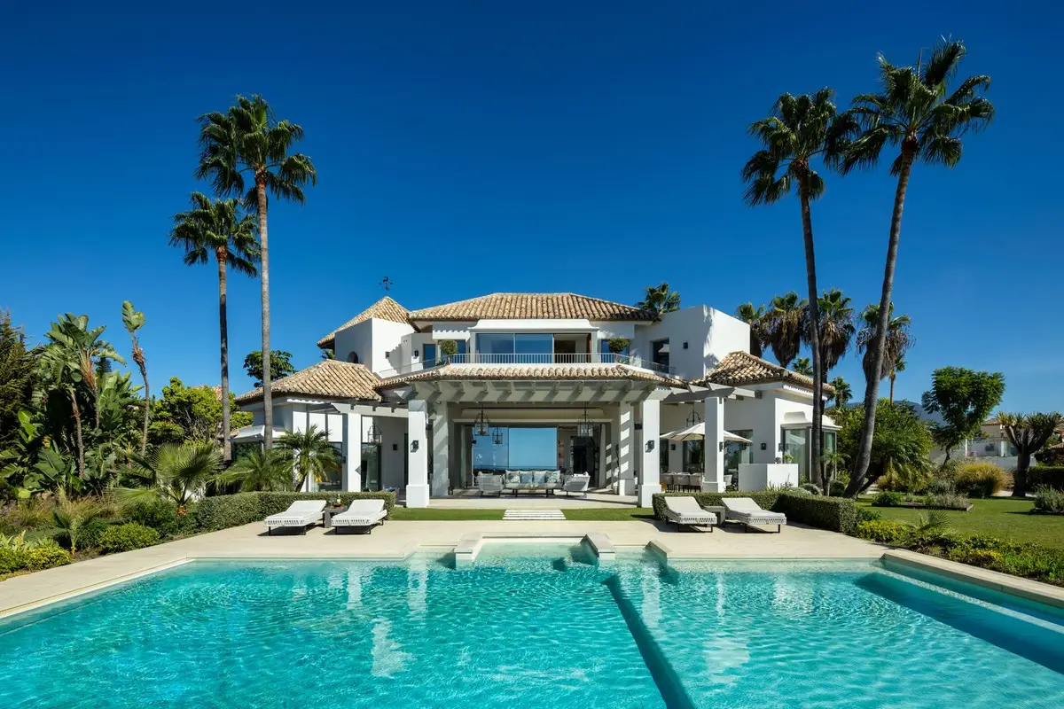 Detached Villa for sale in Benahavís — photo 1