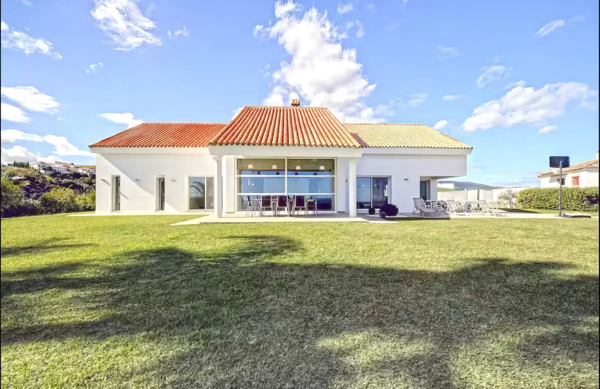Detached Villa for sale in Manilva — photo 1