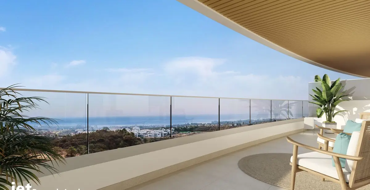 Middle Floor Apartment for sale in Estepona — photo 1