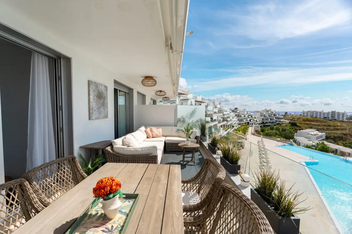Middle Floor Apartment for sale in Estepona — photo 1