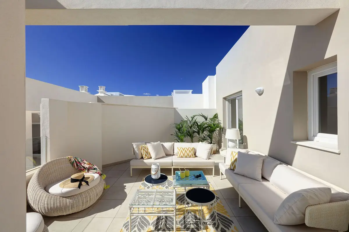 Middle Floor Apartment for sale in Nueva Andalucía — photo 1