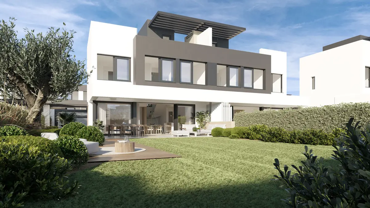 Townhouse for sale in Estepona — photo 1