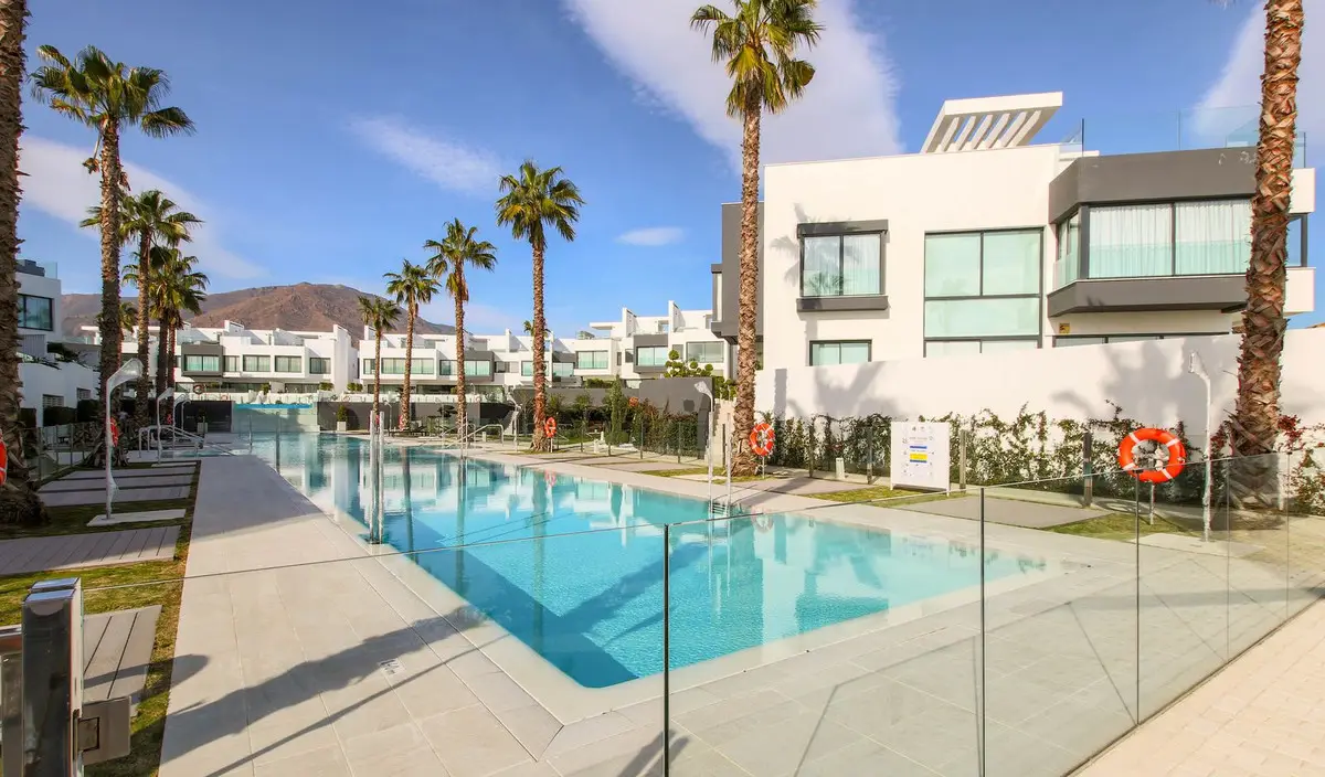 Townhouse for sale in Estepona — photo 1
