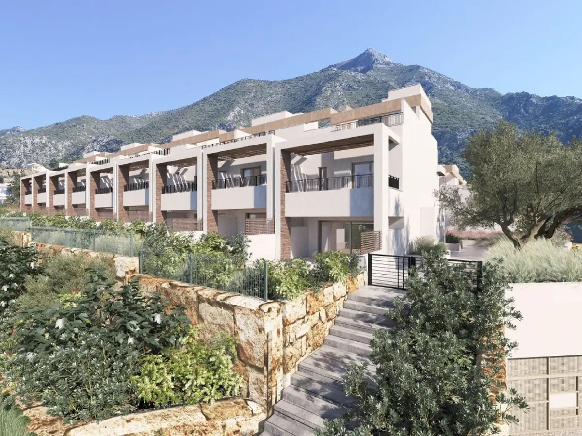 Townhouse for sale in Istán — photo 1
