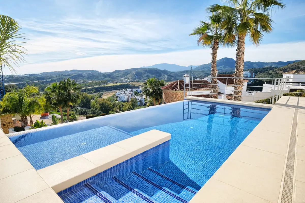 Detached Villa for sale in Benahavís — photo 1
