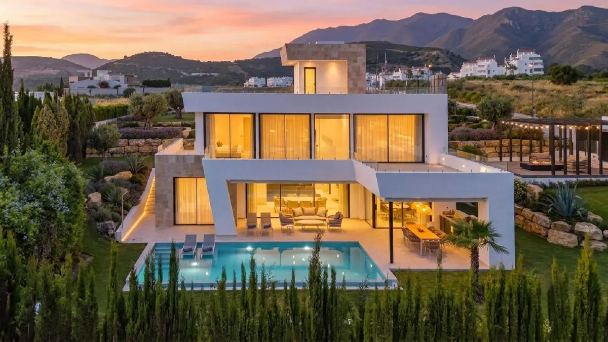 Detached Villa for sale in Estepona — photo 1