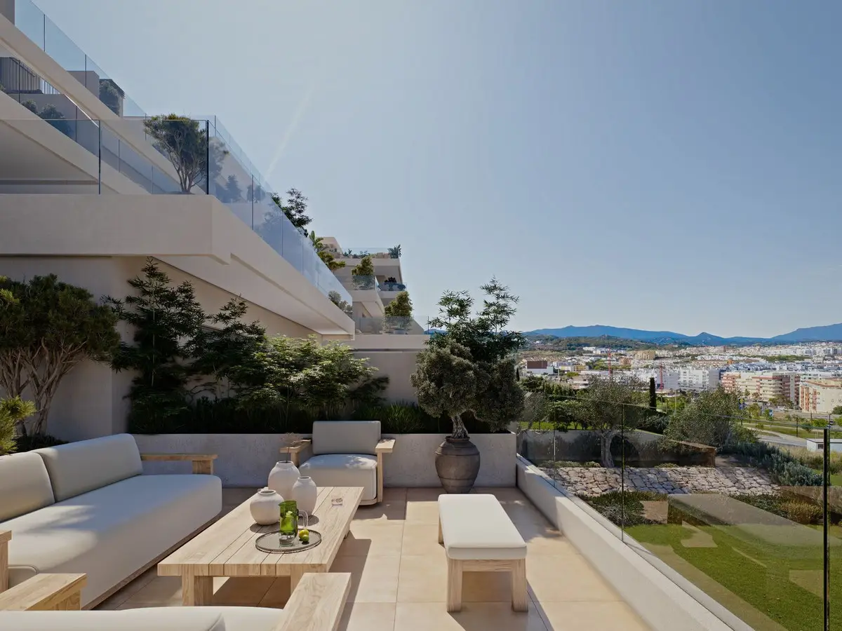 Middle Floor Apartment for sale in Estepona — photo 1