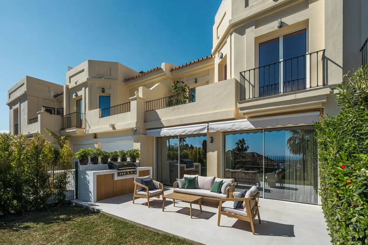 Townhouse for sale in Benahavís — photo 1