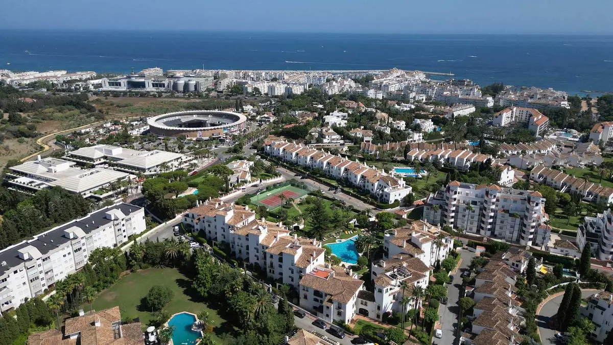 Mittelgeschosswohnung in Nueva Andalucía zu verkaufen — Foto 1